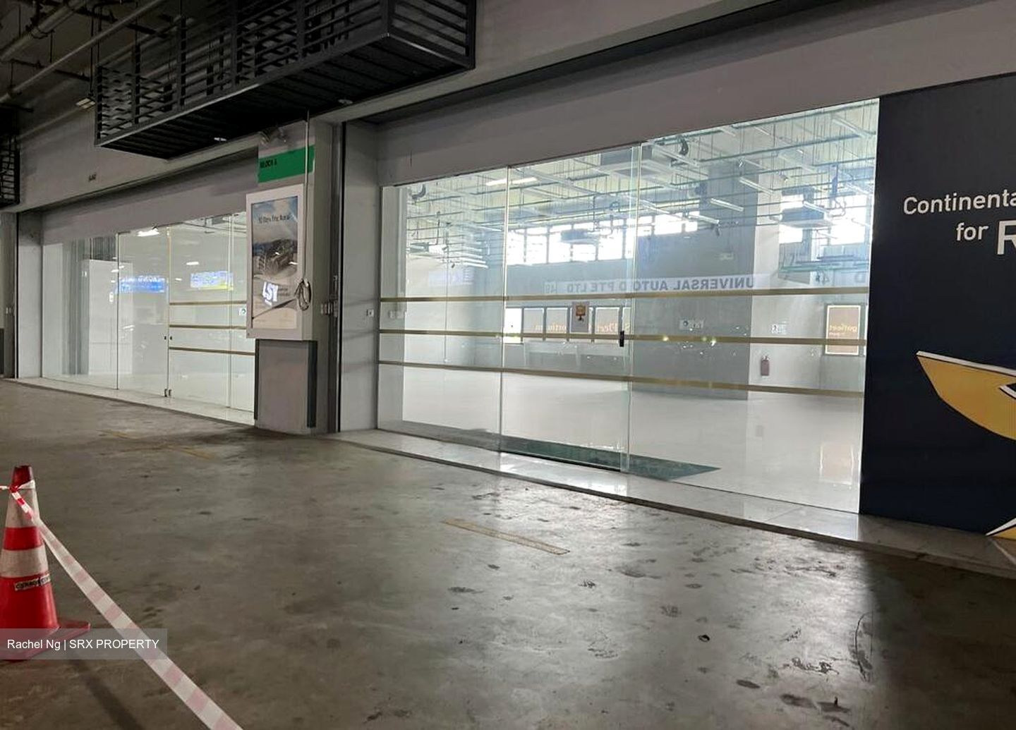 Carros Centre (D25), Factory #481547681